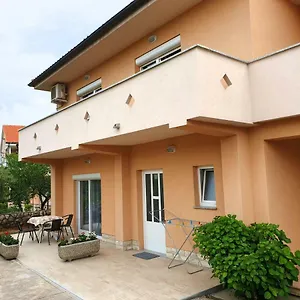 https://apartman-lukaric.primorje-gorskikotar.com